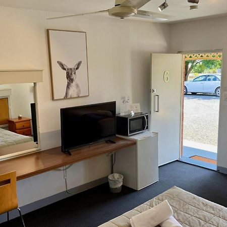 Quirindi Sunflower Motor Inn Bagian luar foto