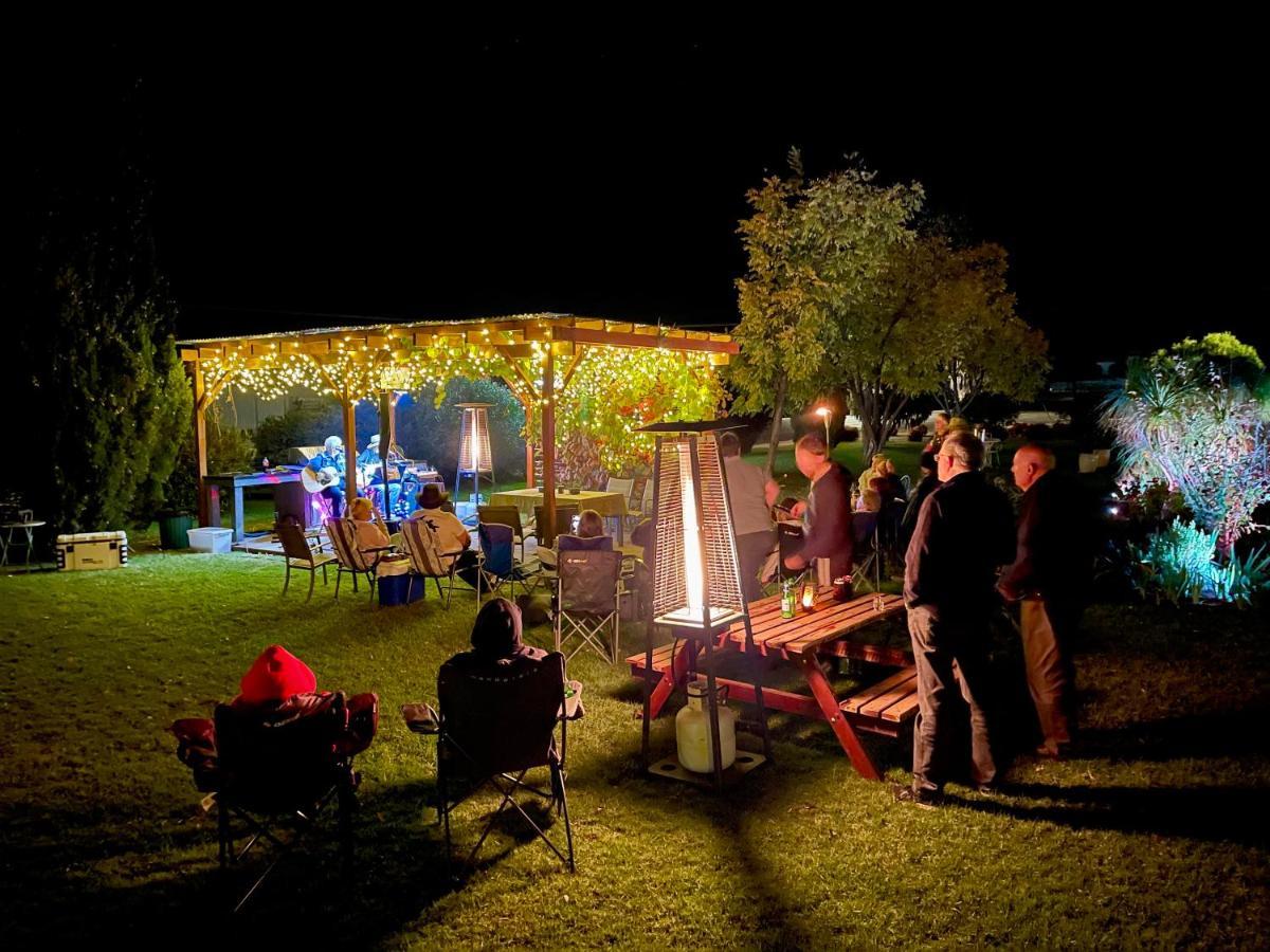 Quirindi Sunflower Motor Inn Bagian luar foto