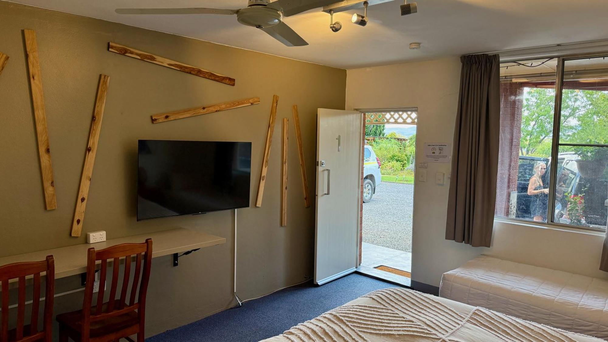 Quirindi Sunflower Motor Inn Bagian luar foto