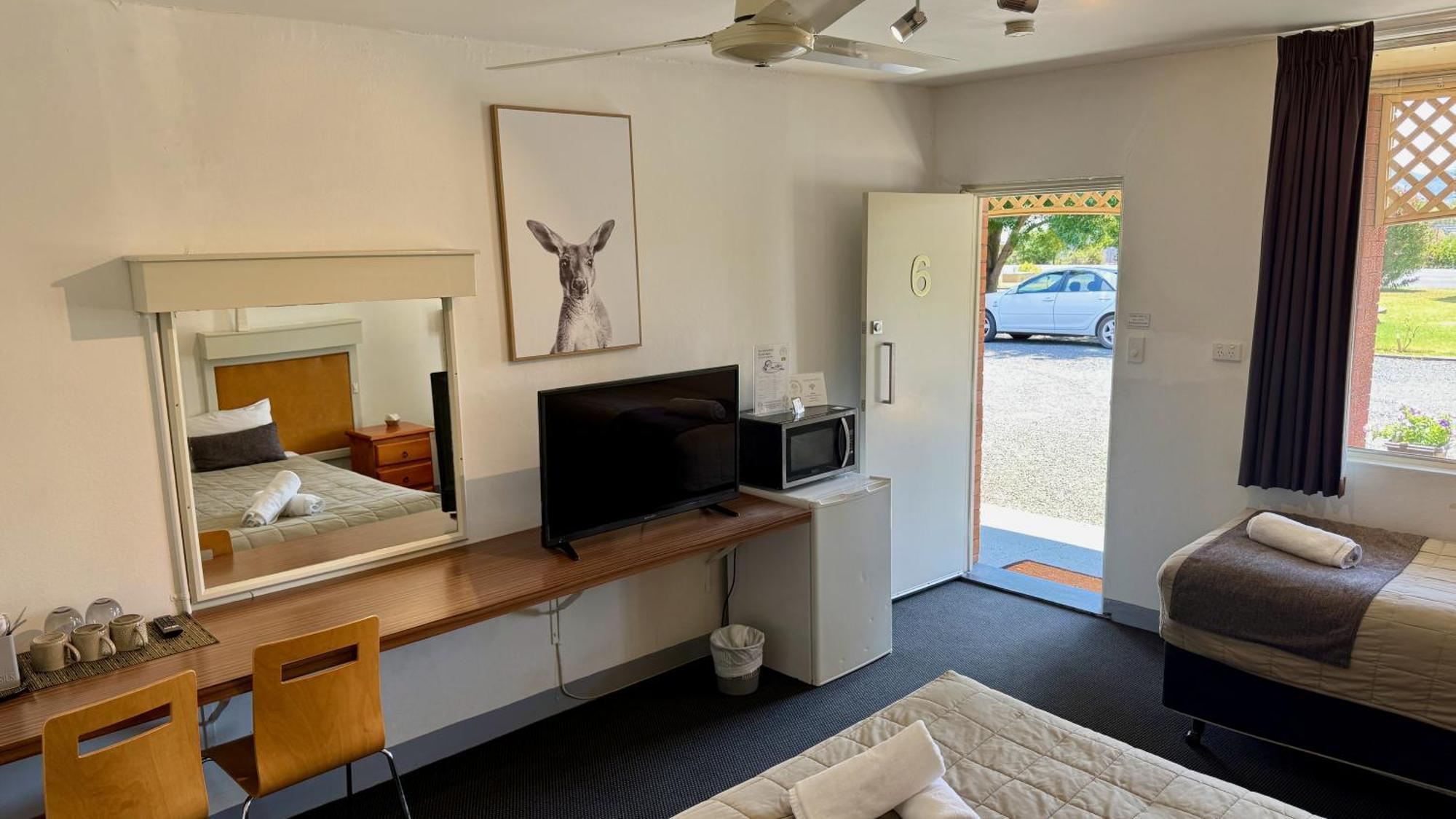 Quirindi Sunflower Motor Inn Bagian luar foto